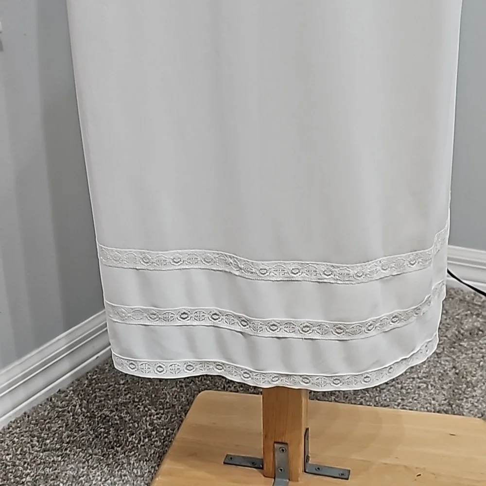 Vintage sears slip. Size 34 formal length.‎ Adjustable straps. Off white.